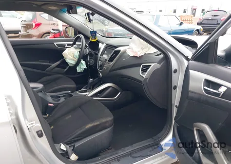 2013 Hyundai Veloster Base W/Black z USA, uszkodzony, nr VIN KMHTC6AD8DU096527